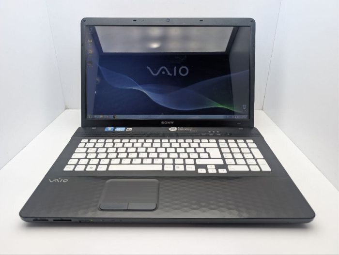 Ноутбук Sony Vaio EJ2M1E / 17.3" (1600x900) TN / Intel Core i5-2430M (2 (4) ядра по 2.4 - 3.0 GHz) / 8 GB DDR3 / 640 GB HDD / nVidia GeForce 410M, 1 GB GDDR3, 64-bit / WebCam / DVD-ROM б/в - изображение 2