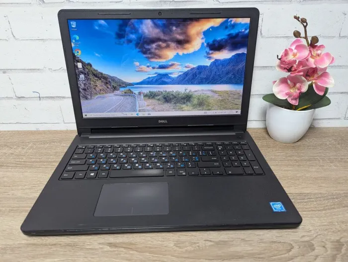Ноутбук Б-клас Dell Inspiron 15-3552 / 15.6" (1366x768) TN / Intel Celeron N3050 (2 (4) ядра по 1.6 - 2.16 GHz) / 8 GB DDR3 / 128 GB SSD / Intel HD Graphics / WebCam / DVD-ROM б/в - зображення 2