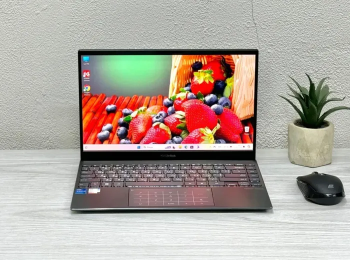 Ультрабук Asus ZenBook UX325E / 13.3" (1920x1080) OLED / Intel Core i5-1135G7 (4 (8) ядра по 2.4 - 4.2 GHz) / 8 GB DDR4 / 256 GB SSD M.2 / Intel Iris Xe Graphics / WebCam / Win 11 Home б/в - зображення 2