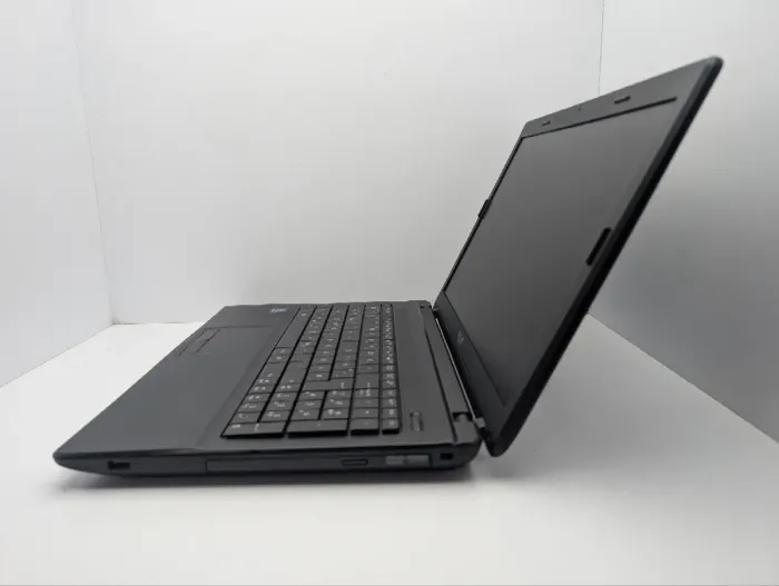 Ноутбук Asus X54C / 15.6" (1366x768) TN / Intel Pentium B960 (2 ядра по 2.2 GHz) / 8 GB DDR3 / 500 GB HDD / Intel HD Graphics / WebCam / DVD-ROM б/в - зображення 5