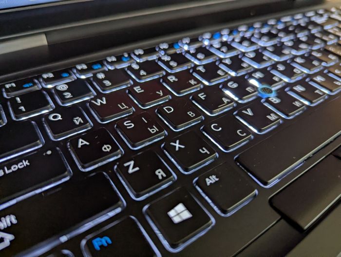 Ноутбук Б-клас Dell Latitude 5580 / 15.6" (1366x768) TN / Intel Core i5-7300U (2 (4) ядра по 2.6 - 3.5 GHz) / 8 GB DDR4 / 240 GB SSD / Intel HD Graphics 620 / WebCam / HDMI / Windows 10 б/в - зображення 8