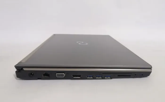 Мобільна робоча станція Fujitsu Celsius H730 / 15.6" (1920x1080) IPS / Intel Core i7-4810MQ (4 (8) ядра по 2.8 - 3.8 GHz) / 16 GB DDR3 / 256 GB SSD / nVidia Quadro K2100M, 2 GB GDDR5, 128-bit / WebCam / DVD-ROM б/в - зображення 4