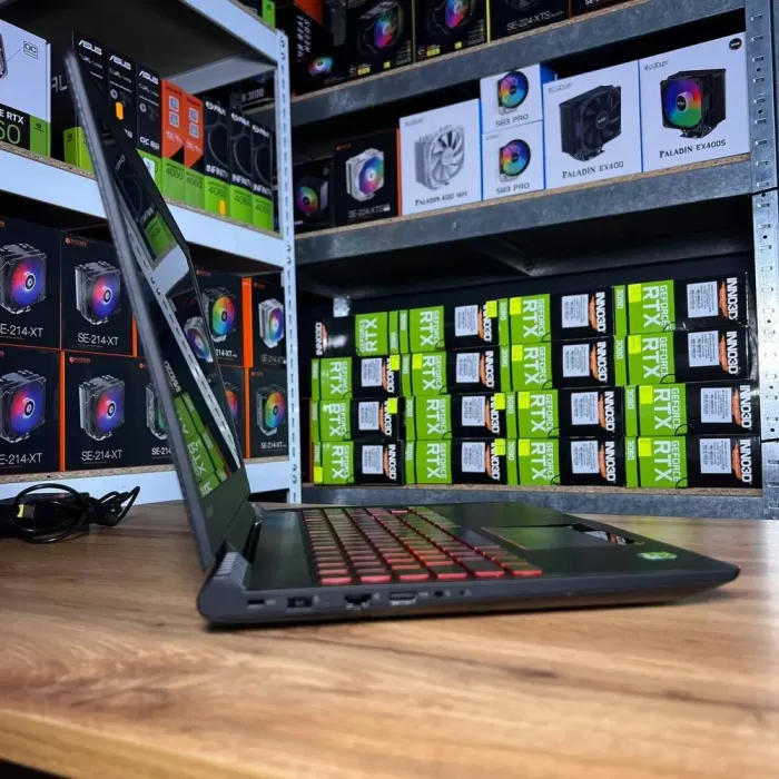 Ігровий ноутбук Lenovo Legion Y520-15IKBN / 15.6" (1920x1080) IPS / Intel Core i5-7300HQ (4 ядра по 2.5 - 3.5 GHz) / 16 GB DDR4 / 1000 GB SSD M.2 / nVidia GeForce GTX 1050 Ti, 4 GB GDDR5, 128-bit / WebCam б/в - зображення 6