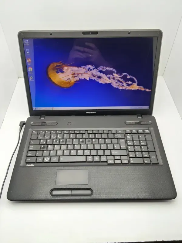 Ноутбук Toshiba Satellite C850 / 17.3" (1600x900) TN / Intel Core i3-350M (2 (4) ядра по 2.26 GHz) / 6 GB DDR3 / 320 GB HDD / Intel HD Graphics / WebCam б/в - зображення 7