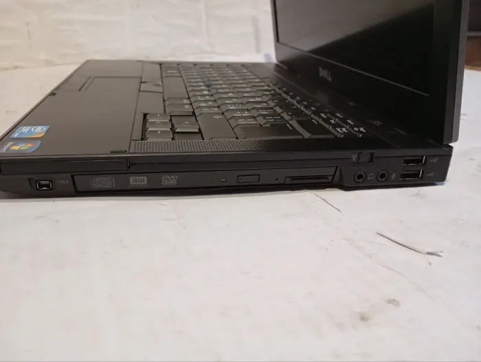 Ноутбук Б-клас Dell Latitude E6410 / 14" (1440x900) TN / Intel Core i5-520M (2 (4) ядра по 2.4 - 2.93 GHz) / 6 GB DDR3 / 320 GB HDD / Intel HD Graphics / WebCam / DVD-RW / АКБ не тримає б/в - зображення 5