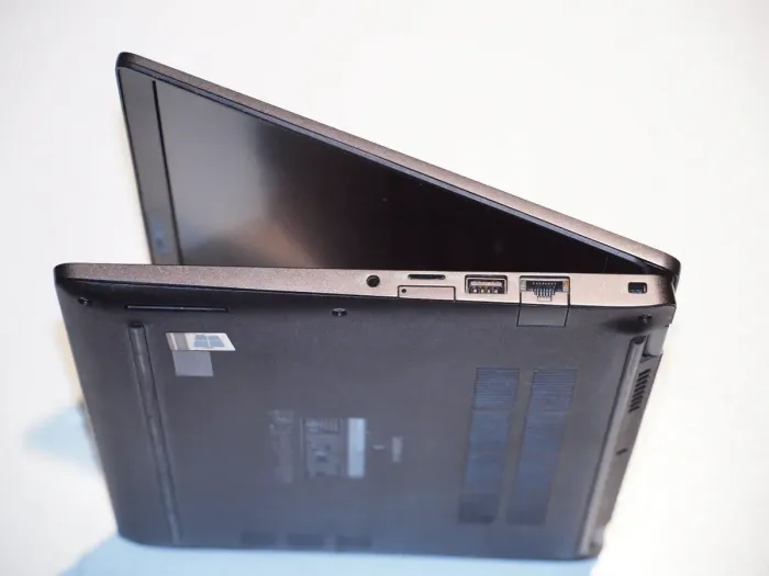 Ноутбук Dell Latitude 5300 / 13.3" (1920x1080) IPS / Intel Core i5-8365U (4 (8) ядра по 1.6 - 4.1 GHz) / 16 GB DDR4 / 256 GB SSD / Intel UHD Graphics / WebCam б/в - зображення 7