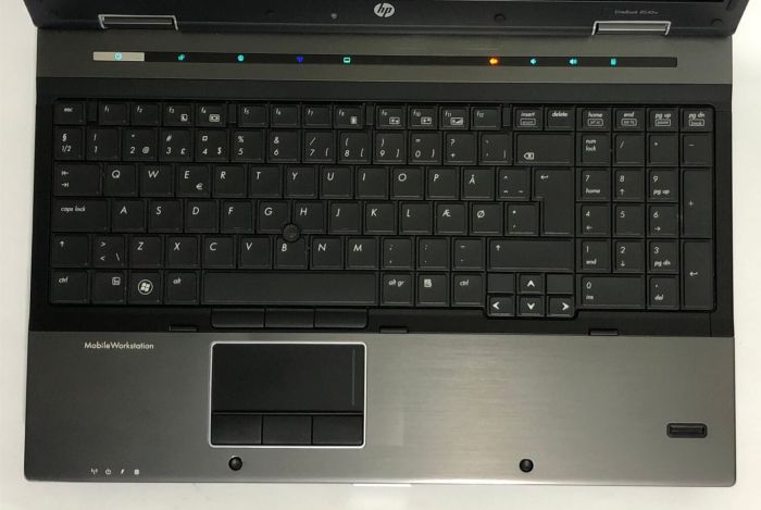 Мобільна робоча станція Б-класу HP EliteBook 8540w / 15.6" (1600x900) TN / Intel Core i7-720M (4 (8) ядра по 1.6 - 2.8 GHz) / 8 GB DDR3 / 500 GB HDD / nVidia Quadro FX 880M, 1 GB DDR3, 128-bit / WebCam / DVD-ROM б/в - зображення 8