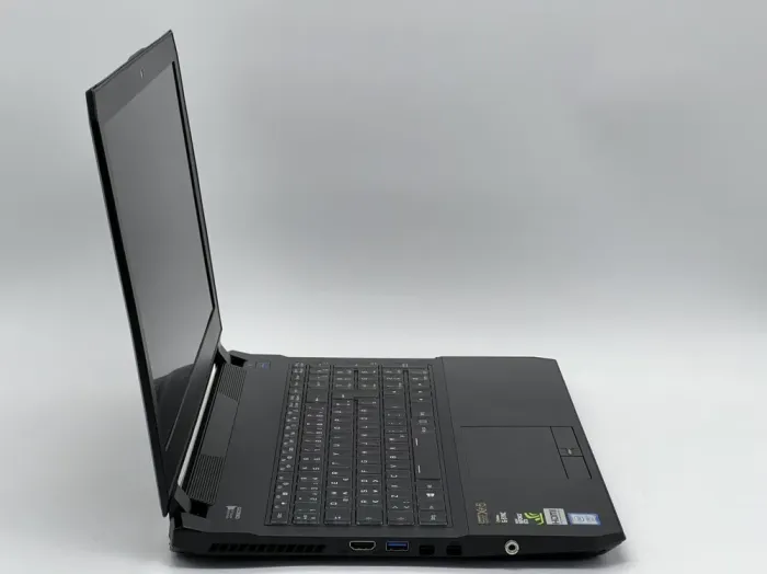 Ігровий ноутбук Б-клас Schenker P651RP6-G / 15.6" (1920x1080) IPS / Intel Core i7-6700HQ (4 (8) ядра по 2.6 - 3.5 GHz) / 16 GB DDR4 / 480 GB SSD / nVidia GeForce GTX 1060, 6 GB GDDR5, 192-bit / WebCam б/в - зображення 4