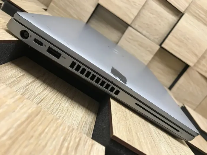 Ультрабук Б-клас Dell Latitude 5410 / 14" (1920x1080) IPS / Intel Core i5-10310U (4 (8) ядра по 1.7 - 4.4 GHz) / 8 GB DDR4 / 256 GB SSD / Intel UHD Graphics / WebCam / Windows 10 б/в - зображення 5