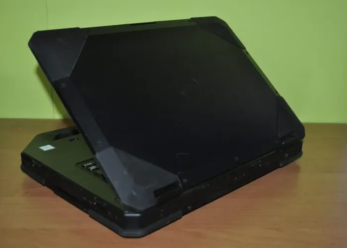 Захищений ноутбук Б-клас Dell Latitude 5414 Rugged / 14" (1366x768) TN / Intel Core i5-6300U (2 (4) ядра по 2.4 - 3.0 GHz) / 8 GB DDR4 / 256 GB SSD / Intel HD Graphics 520 / WebCam / Wi-Fi / Bluetooth / Windows 11 Pro б/в - зображення 9