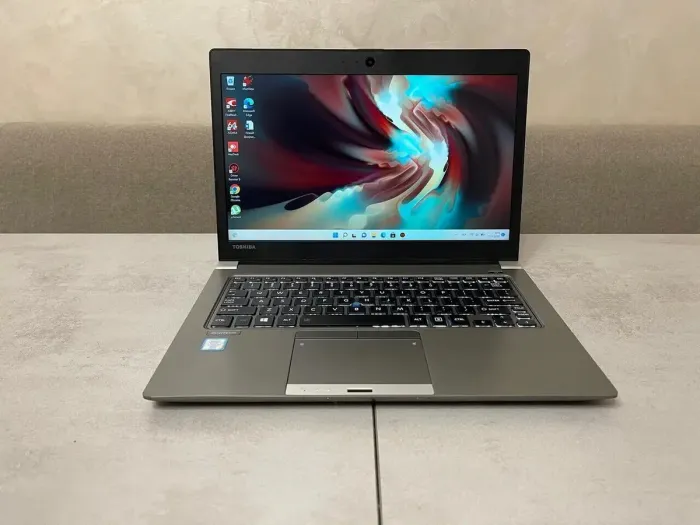 Ультрабук Б-клас Toshiba Portege Z30-C / 13.3" IPS / Core i7-6600U (2(4) ядра по 2.6-3.4GHz) / 8GB DDR3 / 256GB SSD M.2 / HD Graphics 520 / WebCam б/в - зображення 2