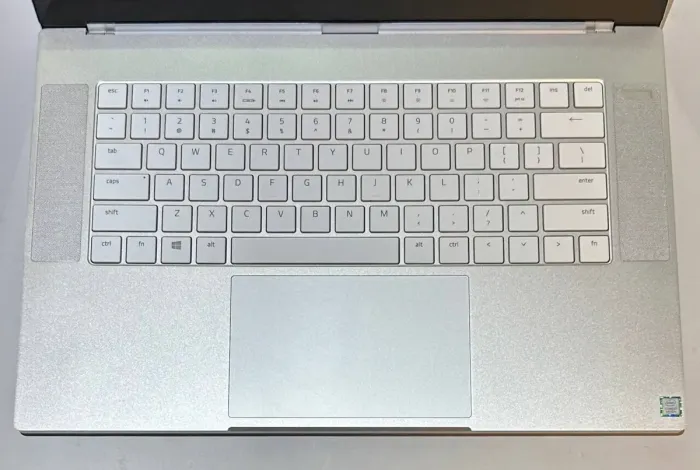 Мобільна робоча станція Razer Blade 15 Studio / 15,6" (3840x2160) IPS Touch / Intel Core i7-9750H (6 (12) ядер по 2,6 - 4,5 ГГц) / 32 ГБ DDR4 / 1000 ГБ SSD / nVidia Quadro RTX 5000 Max-Q, 16 ГБ GDDR6, 256-біт / WebCam б/в - зображення 3