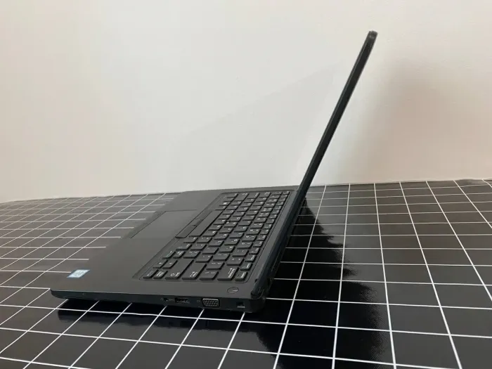Ноутбук Б-клас Dell Latitude 5480 / 14" (1920x1080) IPS / Intel Core i5-6300U (2 (4) ядра по 2.4 - 3.0 GHz) / 8 GB DDR4 / 256 GB SSD / Intel HD Graphics 520 / WebCam / HDMI б/в - зображення 6
