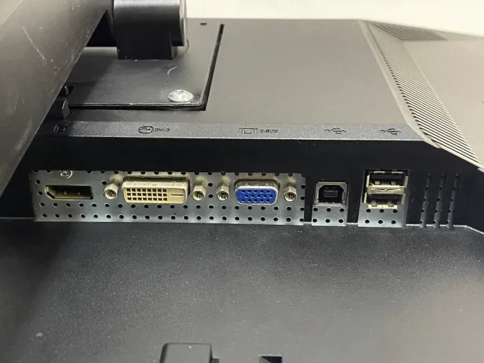 Монітор Dell P2210 / 22" (1650x1050) TN / VGA, DVI, DisplayPort / VESA 100x100 б/в - зображення 4