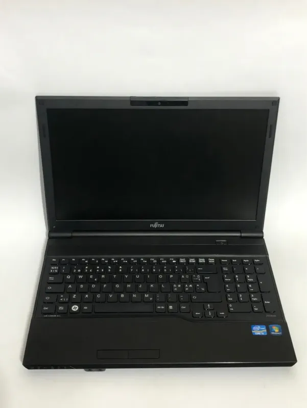 Ноутбук Fujitsu LifeBook AH532 / 15.6" (1366x768) TN / Intel Core i5-3210M (2 (4) ядра по 2.5 - 3.1 GHz) / 4 GB DDR3 / 320 GB HDD / Intel HD Graphics 4000 / WebCam / DVD-ROM б/в - зображення 2