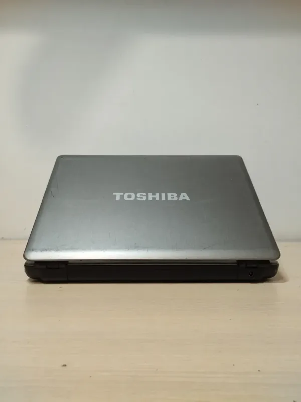 Ноутбук Toshiba Satellite Pro U400-24H / 13.3" (1280x800) TN / Intel Core 2 Duo T5870 (2 ядра по 2.0 GHz) / 4 GB DDR2 / 120 GB SSD / Intel GMA X3100 Graphics / WebCam / АКБ не тримає б/в - зображення 7