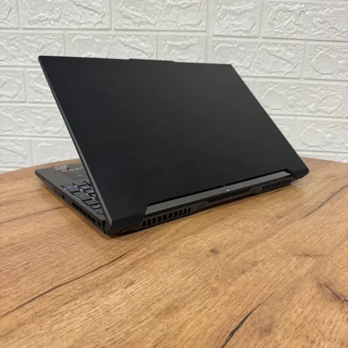 Ігровий ноутбук Б-клас Asus TUF Gaming Advantage A16 FA617NS / 16" (1920x1200) IPS / AMD Ryzen 7 7735HS (8 (16) ядер по 3.2 - 4.75 GHz) / 16 GB DDR5 / 512 GB SSD / AMD Radeon RX 7600S, 8 GB GDDR6, 128-bit / WebCam б/в - зображення 6