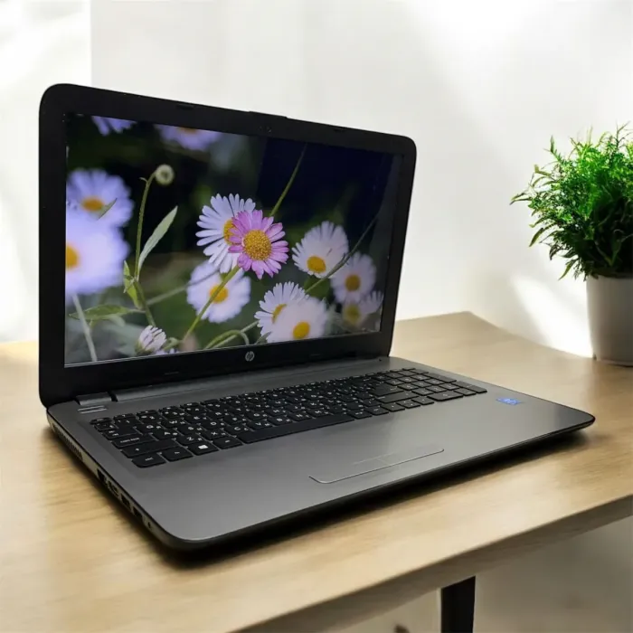Ноутбук Б-клас HP 15-ay087ur / 15.6" (1366x768) TN / Intel Pentium N3710 (4 ядра по 1.6 - 2.56 GHz) / 4 GB DDR3 / 500 GB HDD / Intel HD Graphics / WebCam / Акб не працює б/в - зображення 4