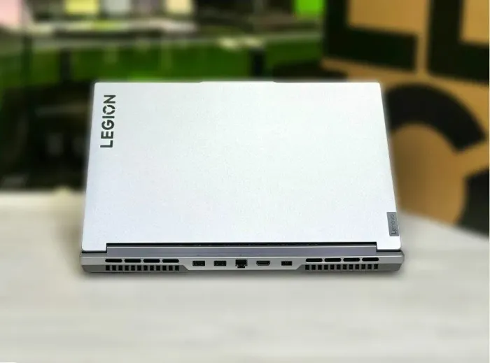 Ігровий ноутбук Lenovo Legion Slim 5 16IRH8 / 16" (2560x1600) IPS / Intel Core i5-13500H (12 (16) ядер по 3.5 - 4.7 GHz) / 16 GB DDR5 / 512 GB SSD M.2 / nVidia GeForce RTX 4060, 8 GB GDDR6, 128-bit / WebCam / Win 11 Home б/в - зображення 3