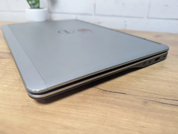 Ноутбук Б-клас Dell Latitude E7440 / 14" (1366x768) TN / Intel Core i5-4300U (2 (4) ядра по 1.9 - 2.9 GHz) / 8 GB DDR3 / 128 GB SSD / Intel HD Graphics 4400 / WebCam б/в - зображення 4