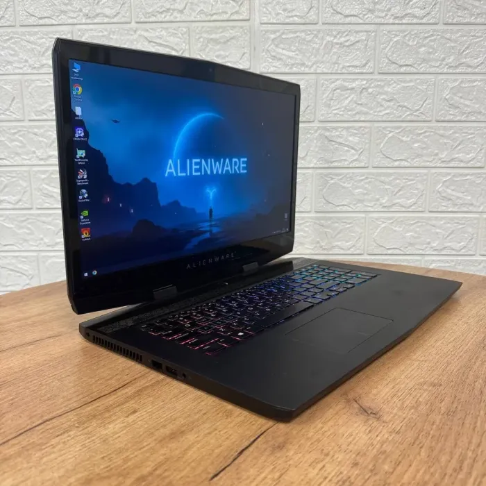 Ігровий ноутбук Б-клас Dell Alienware m17 / 17.3" (1920x1080) IPS / Intel Core i7-8750H (6 (12) ядер по 2.2 - 4.1 GHz) / 16 GB DDR4 / 128 GB SSD M.2 + 1000 GB HDD / nVidia GeForce RTX 2070 Max-Q, 8 GB GDDR6, 256-bit / WebCam б/в - зображення 4