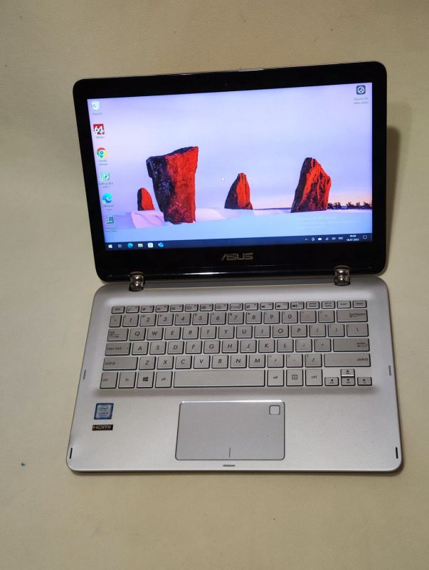 Ноутбук-трансформер Asus Q304UAK 2-in-1 / 13.3" (1920x1080) IPS Touch / Intel Core i5-7200U (2 (4) ядер по 2.5 - 3.1 GHz) / 12 GB DDR4 / 256 GB SSD / Intel HD Graphics 620 / WebCam б/в - зображення 2