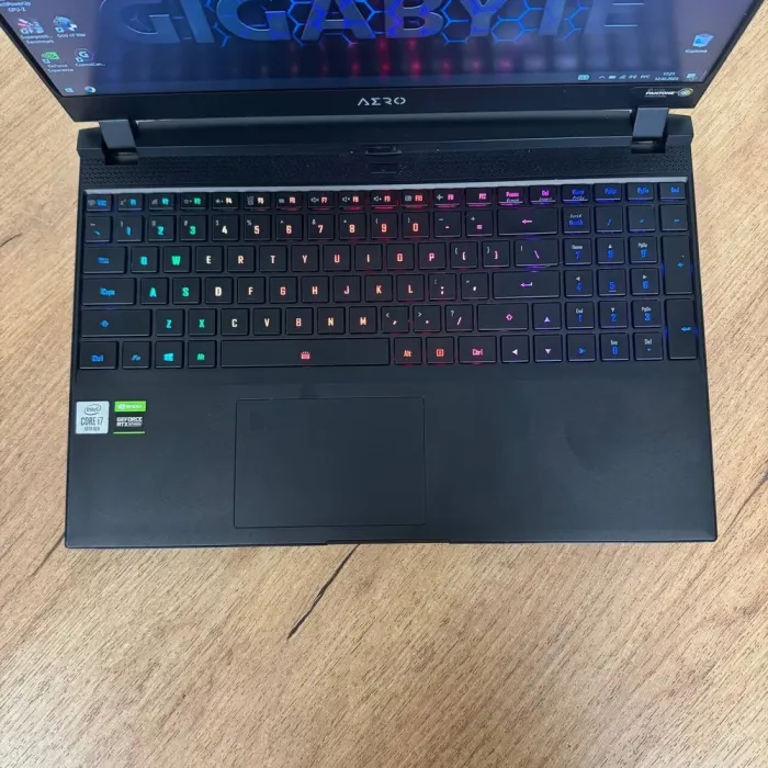 Ігровий ультрабук Б-клас Gigabyte Aero 15 WB / 15.6" (1920x1080) IPS / Intel Core i7-10750H (6 (12) ядер по 2.6 - 5.0 GHz) / 16 GB DDR4 / 1000 GB SSD / nVidia GeForce RTX 2070 Max-Q, 8 GB GDDR6, 256-bit / WebCam б/в - зображення 7