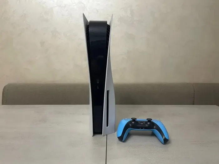 Ігрова консоль Sony Playstation PS5 CFI-1015B / AMD Ryzen Zen 2 Custom (8 ядер по 3.5 GHz) / 16 GB GDDR6 / 825 GB SSD / AMD Radeon RDNA 2, 16 GB GDDR6, 256-bit / Wi-Fi б/в - зображення 2