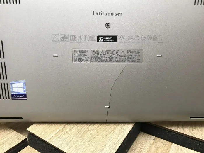Ультрабук Б-клас Dell Latitude 5411 / 14" (1920x1080) IPS / Intel Core i7-10850H (6 (12) ядра по 2.7 - 5.1 GHz) / 8 GB DDR4 / 240 GB SSD M.2 / Intel UHD Graphics / WebCam / Windows 10 б/в - зображення 10