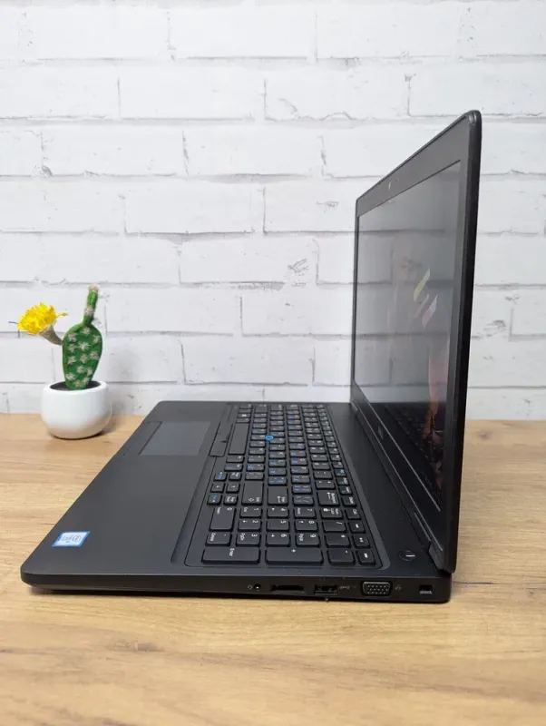 Ноутбук Б-клас Dell Latitude 5580 / 15.6" (1920x1080) TN / Intel Core i5-6300U (2 (4) ядра по 2.4 - 3.0 GHz) / 8 GB DDR4 / 128 GB SSD / Intel HD Graphics 520 / WebCam б/в - зображення 7