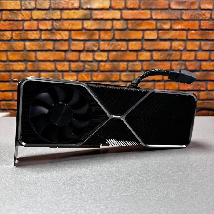 Дискретна відеокарта nVidia GeForce RTX 3080 Ti Founders Edition, 12 GB GDDR6X, 384-bit / 1x HDMI, 3x DisplayPort / (900-1G133-2518-000) б/в - зображення 2