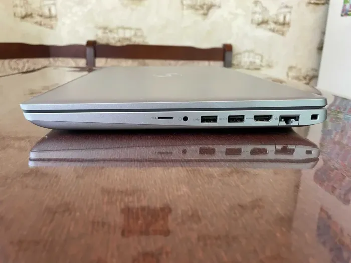 Мобільна робоча станція Dell Precision 3581 / 15,6" (1920x1080) IPS / Intel Core i7-13800H (14 (20) ядер по 4.0 - 5.2 GHz) / 32 GB DDR5 / 512 GB SSD / nVidia RTX A1000, 6 GB GDDR6, 96-bit / WebCam б/в - изображение 6