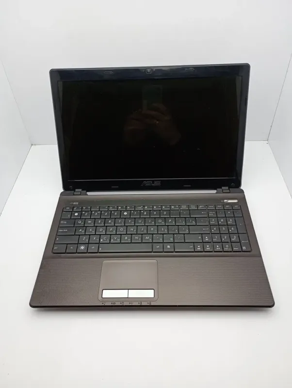 Ноутбук Asus K53/15.6" (1366x768) TN/AMD E-450 (2 ядра по 1.65 GHz)/6 GB DDR3/120 GB SSD/AMD Radeon HD 6320 Graphics/WebCam/АКБ не тримає б/в - зображення 2