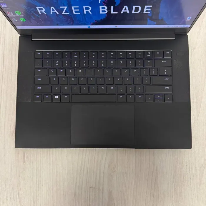 Ігровий ноутбук Б-клас Razer Blade 15 Gaming RZ09-0410 / 15.6" (2560x1440) IPS / Intel Core i7-11800H (8 (16) ядер по 2,3 - 4,6 ГГц) / 16 ГБ DDR4 / 512 ГБ SSD NVMe / nVidia GeForce RTX 3070, 8 ГБ GDDR6, 256-біт / WebCam б/в - зображення 7
