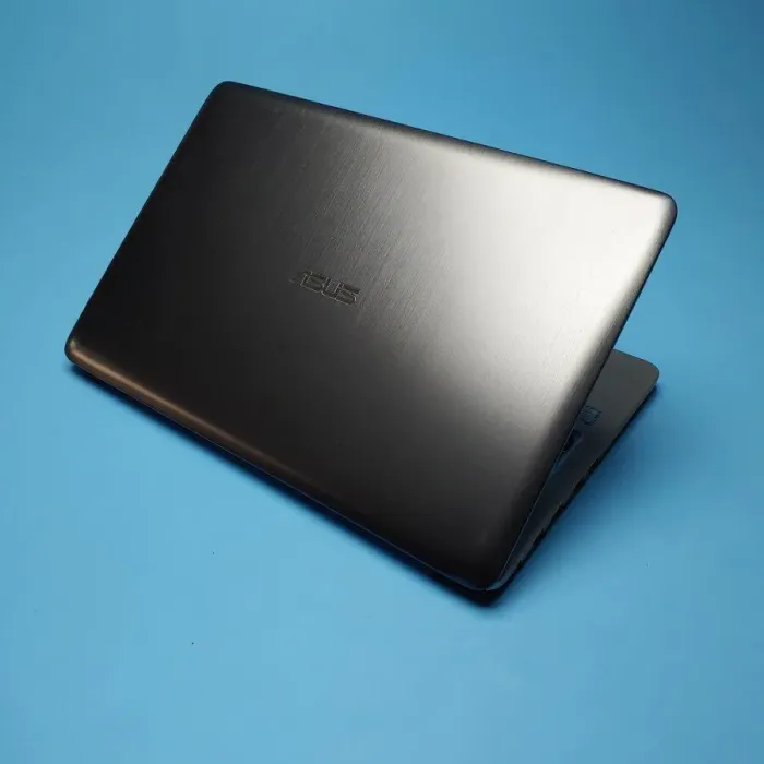 Ігровий ноутбук Asus K501UX / 15.6" (1920x1080) TN / Intel Core i7-6500U (2 (4) ядра по 2.5 - 3.1 GHz) / 12 GB DDR3 / 240 GB SSD / nVidia GeForce GTX 950M, 2 GB GDDR3, 128-bit / WebCam / Win 10 Home б/в - зображення 3