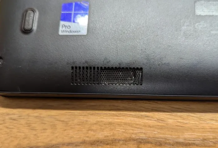 Ультрабук Б-клас Dell Latitude E7470 / 14" (1366x768) TN / Intel Core i5-6300U (2 (4) ядра по 2.4 - 3.0 GHz) / 8 GB DDR4 / 256 GB SSD / Intel HD Graphics 520 / WebCam / Windows 10 б/в - зображення 3