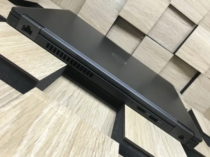 Ноутбук Б-клас Dell Latitude 5490 / 14" (1920x1080) IPS / Intel Core i5-7300U (2 (4) ядра по 2.6 - 3.5 GHz) / 8 GB DDR4 / 256 GB SSD M.2 / Intel HD Graphics 620 / WebCam / USB 3.1 / HDMI / Windows 10 б/в - зображення 7