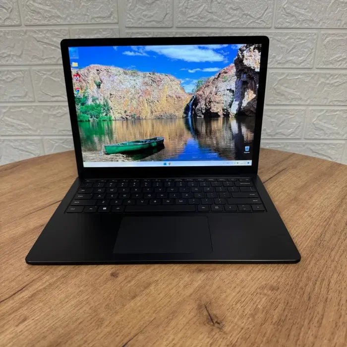 Ультрабук Б-клас Microsoft Surface Laptop 5 / 13.5" (2256x1504) IPS Touch / Intel Core i5-1245U (10 (12) ядер по 3.3 - 4.4 GHz) / 16 GB DDR4 / 256 GB SSD / Intel Iris Xe Graphics / WebCam б/в - зображення 2