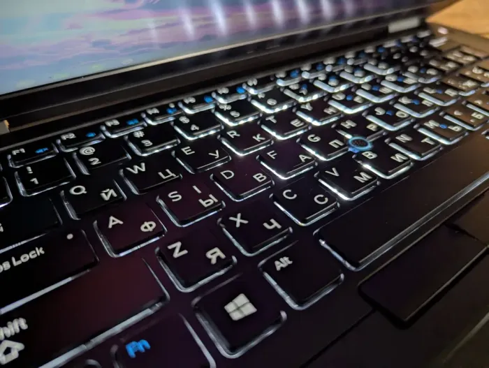 Ноутбук Б-клас Dell Latitude E5470 / 14" (1366x768) TN / Intel Core i5-6300U (2 (4) ядра по 2.4 - 3.0 GHz) / 8 GB DDR4 / 240 GB SSD / Intel HD Graphics 520 / WebCam / HDMI / Windows 10 б/в - зображення 6