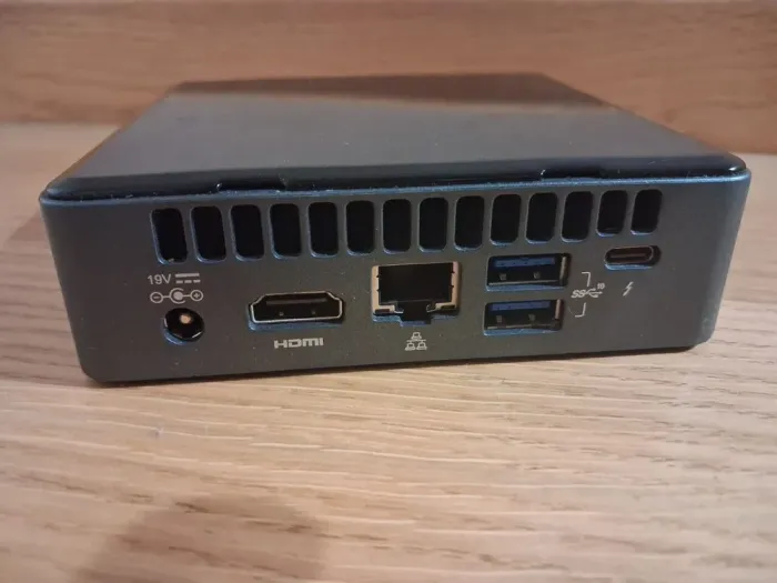 Неттоп Intel NUC NUC8BEK USFF / Intel Core i3-8100T (4 ядра по 3,1 ГГц) / 16 ГБ DDR4 / 256 ГБ SSD / Intel UHD Graphics 630 / USB 3.1 / HDMI / Wi-Fi / Блок живлення в комплекті б/в - зображення 4