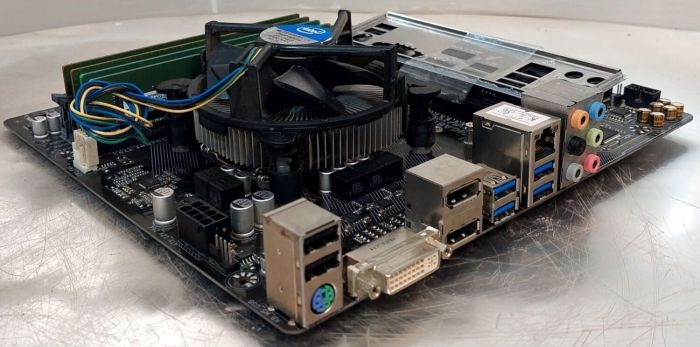 Комплект: Материнська плата Gigabyte GA-B250M-D3P / Intel Core i5-7400 (4 ядра по 3.0 - 3.5 GHz) / 16 GB DDR4 / Intel HD Graphics 630 / Socket LGA1151 / Кулер б/в - изображение 2