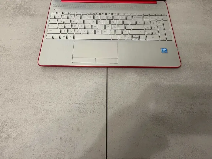 Ультрабук Б-клас HP 15-dw0083wm / 15.6" (1366x768) TN / Intel Pentium Silver N5030 (4 ядра по 1.1 - 3.1 GHz) / 4 GB DDR4 / 128 GB SSD / Intel UHD Graphics 605 / WebCam / USB 3.1 / HDMI б/в - зображення 5