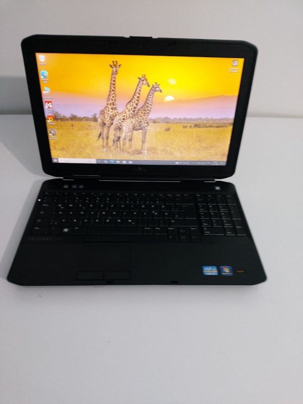 Ноутбук Dell Latitude E5530 / 15.6" (1366x768) TN / Intel Core i5-3210M (2 (4) ядра по 2.5 - 3.1 GHz) / 16 GB DDR3 / 256 GB SSD / Intel HD Graphics 4000 / WebCam / DVD-ROM б/в - зображення 2