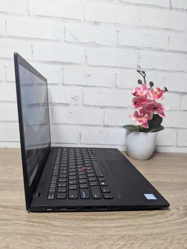 Ультрабук Lenovo ThinkPad X1 Carbon (7th Gen) / 14" (1920x1080) TN / Intel Core i7-8565U (4 (8) ядра по 1.8 - 4.6 GHz) / 16 GB DDR3 / 256 GB SSD / Intel UHD Graphics / WebCam б/в - зображення 6