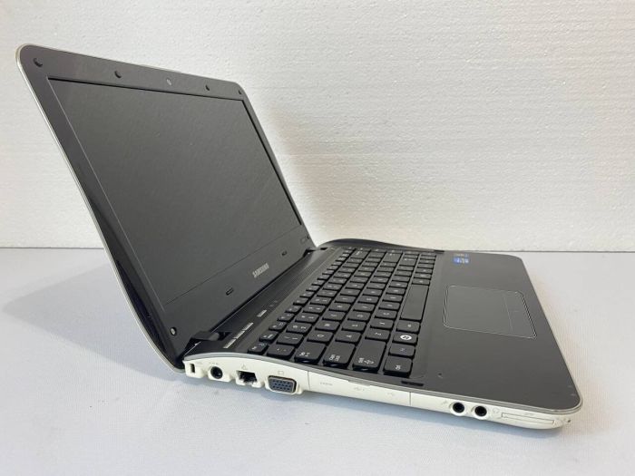 Ноутбук Samsung NP-SF311 / 13.3" (1366x768) TN / Intel Core i3-2310M (2 (4) ядра по 2.1 GHz) / 8 GB DDR3 / 128 GB SSD / Intel HD Graphics 3000 / WebCam б/в - изображение 5