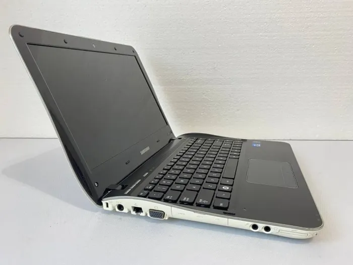 Ноутбук Samsung NP-SF311 / 13.3" (1366x768) TN / Intel Core i3-2310M (2 (4) ядра по 2.1 GHz) / 8 GB DDR3 / 128 GB SSD / Intel HD Graphics 3000 / WebCam б/в - зображення 5