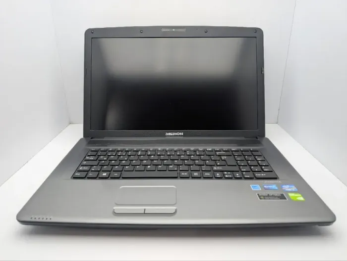 Ноутбук Medion Akoya P7818 / 17.3" (1600x900) TN / Intel Core i3-3110M (2 (4) ядра по 2.4 GHz) / 8 GB DDR3 / 750 GB HDD / nVidia GeForce GT 730M, 2 GB GDDR3, 128-bit / WebCam / DVD-ROM б/в - зображення 3