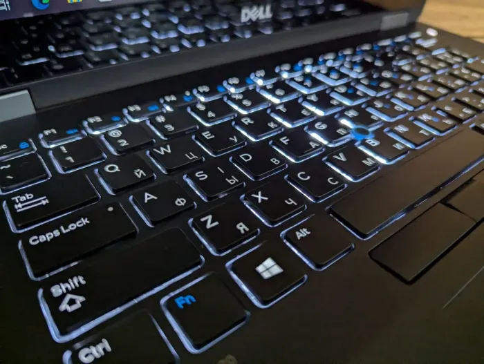 Ультрабук Dell Latitude E7470 / 14" (2560x1440) IPS Touch / Intel Core i7-6600U (2 (4) ядра по 2.6 - 3.4 GHz) / 8 GB DDR4 / 256 GB SSD / Intel HD Graphics 520 / WebCam / HDMI / Windows 10 б/в - зображення 6