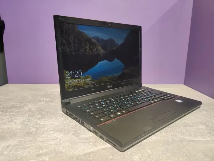 Ноутбук Fujitsu LifeBook E546 / 14" (1920x1080) IPS / Intel Core i5-6200U (2 (4) ядра по 2.3-2.8 GHz) / 8 GB DDR4 / 240 GB SSD / HD Graphics 520 / WebCam б/в - зображення 3
