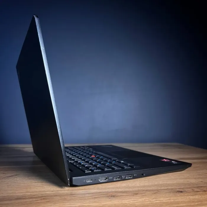 Ноутбук Lenovo ThinkPad E495 / 14" (1920x1080) IPS / AMD Ryzen 5 3500U (4 (8) ядра по 2.1 - 3.7 GHz) / 16 GB DDR4 / 256 GB SSD / AMD Radeon Vega 8 Graphics / WebCam б/в - зображення 7